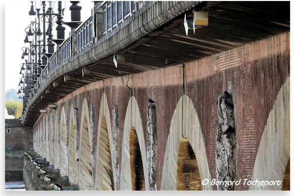 Bordeaux perpective arches et bordures du pont de pierre | Photo Bernard Tocheport