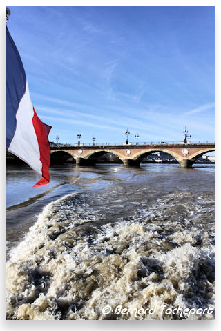 Bordeaux Garonne et pont de pierre | Photo Bernard Tocheport