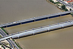 Bordeaux photo aérienne du pont Saint Jean et des ponts ferroviaires | Photo Bernard Tocheport