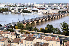 Illustration pont de pierre franchissement de la Garonne | Photo Bernard Tocheport