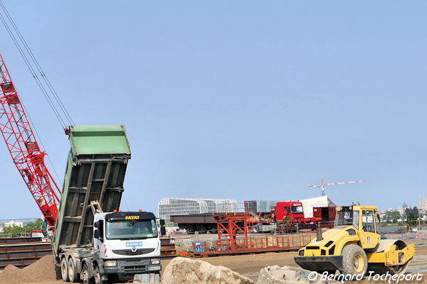 Engins de chantier et construction estacade pont Simone Veil | Photo Bernard Tocheport