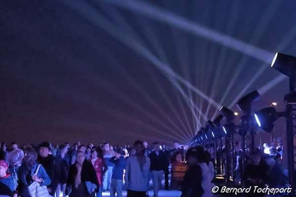 Bordeaux faisceaux lumineux pour l'inauguration du pont Simone Veil | Photo Bernard Tocheport