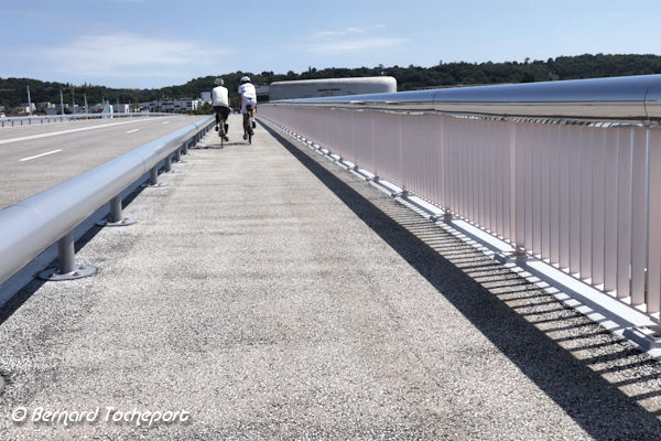 Bordeaux voie piétons du pont Simone Veil | Photo Bernard Tocheport