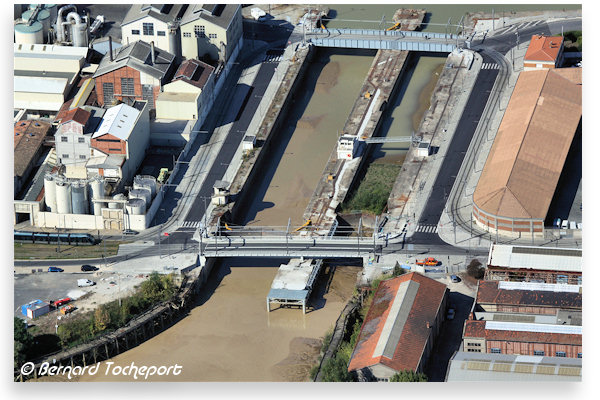 Bordeaux photo aérienne des bassins à flot et du pont tournant | Photo Bernard Tocheport