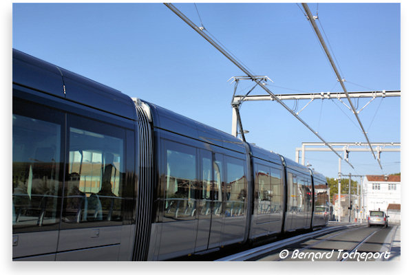 Bordeauxcirculation du tramway sur le pont tournant | Photo Bernard Tocheport