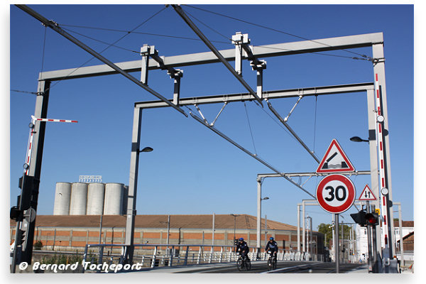 Vue d'ensemble du pont tournant à Bordeaux | Photo Bernard Tocheport