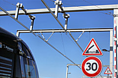 Pont tournant du tram de Bordeaux, caténaires et signalisation | Photo Bernard Tocheport