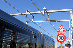 Signalisation pont tournant de Bordeaux et Tram à persiennes | Photo Bernard Tocheport