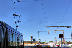 Pont tournant de Bordeaux fermé le tram prend la voie secondaire | Photo Bernard Tocheport 
