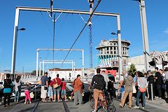 Pont tournant en attente d'ouverture -  photo 33-bordeaux.com