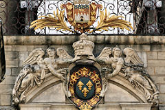 Blason de la ville de Bordeaux, couronne et fleurs de lys sur la Grosse Cloche | Photo Bernard Tocheport