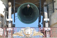 Bordeaux le battant frappant la Grosse Cloche en mouvement | Photo Bernard Tocheport