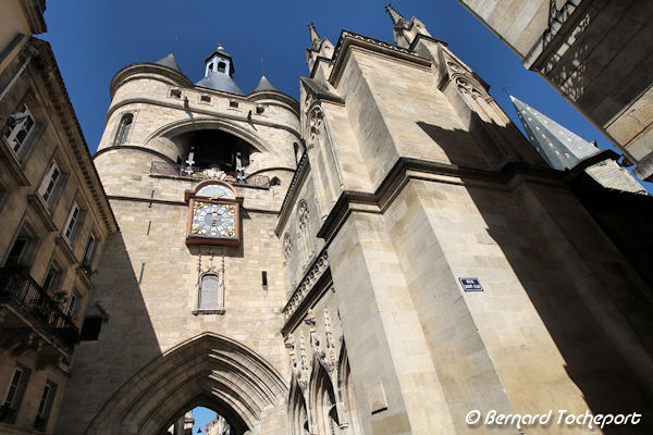 Bordeaux la Grosse Cloche et l'église Saint Eloi | Photo Bernard Tocheport