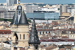 Bordeaux depuis les toits la Grosse Cloche et Saint Eloi devant la Cité Municipale | Photo Bernard Tocheport