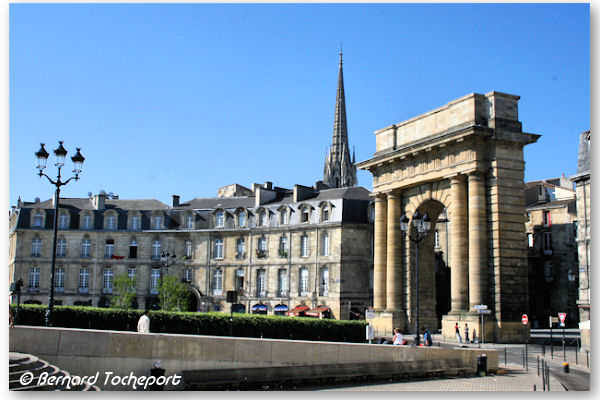 Bordeaux la porte de Bourgogne et la place Bir Hakeim | Photo Bernard Tocheport
