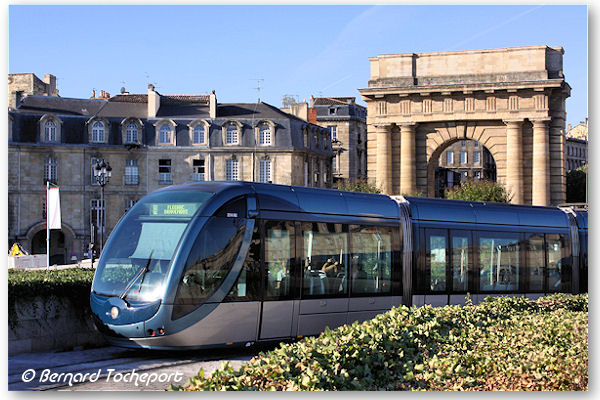 Bordeaux tram de la ligne A sortant de la station Porte de Bourgogne | Photo Bernard Tocheport