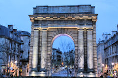 Nouvel éclairage blanc porte de Bourgogne -  photo 33-bordeaux.com