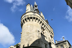 Bordeaux la Porte Cailhau depuis la rue du quai Bourgeois | Photo Bernard Tocheport