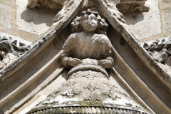 Bordeaux personnage et fleurs de lys de la Porte Cailhau | Photo Bernard Tocheport