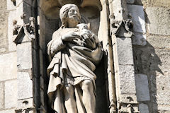 Bordeaux représentation de Saint Jean l'évangéliste sur la Porte Cailhau | Photo Bernard Tocheport