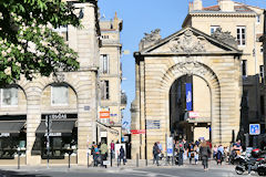 Bordeaux la Porte Dijeaux vue depuis la place Gambetta | Photo Bernard Tocheport