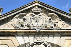 Bordeaux symboles royaux et tête animale sur la Porte Dijeaux | Photo Bernard Tocheport