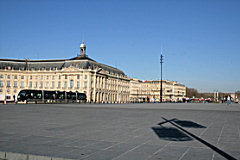 Ombre de lampadaire sur miroir à sec -  photo 33-bordeaux.com