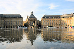 Ondulations sur l'eau du miroir -  photo 33-bordeaux.com