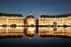 Vision nocturne du miroir d'eau -  photo 33-bordeaux.com