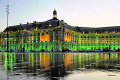 Miroir d'eau la façade de la Bourse s'illumine -  photo 33-bordeaux.com