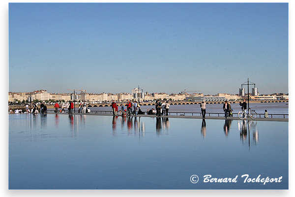 Reflets du miroir d'eau de Bordeaux face à la Garonne | Photo 33-bordeaux.com