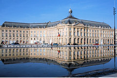 Reflet de la bourse dans la miroir -  photo 33-bordeaux.com