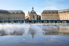 Tramway émergeant des brumes -  photo 33-bordeaux.com