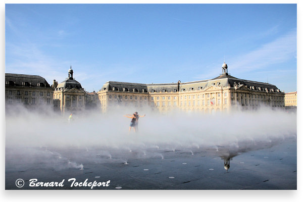 Danse et volutes de brume sur le miroir d'eau | Photo 33-bordeaux.com