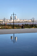 La plage au pied du pont de pierre -  photo 33-bordeaux.com