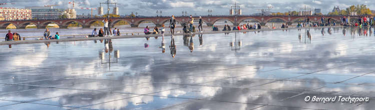 Nuages se reflétant dans le miroir d'eau de Bordeaux | Photo Bernard Tocheport