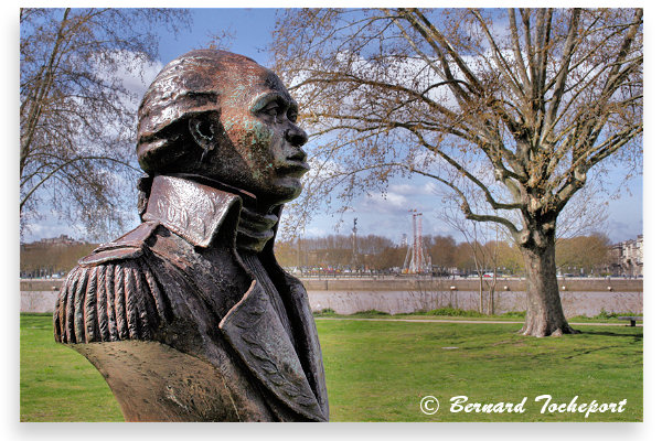 Bordeaux buste de Toussaint Louverture en bordure de Garonne | Photo 33-bordeaux.com