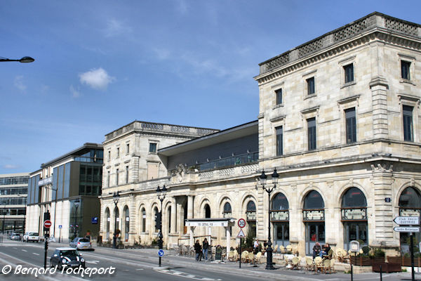 Bordeaux façade du quai des Queyries | 33-bordeaux.com