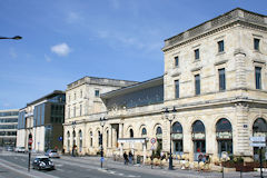Bordeaux façade du quai des Queyries | 33-bordeaux.com