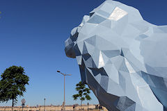 Bordeaux la façade des quais de l'autre rive et le lion de Xavier Veilhan | 33-bordeaux.com