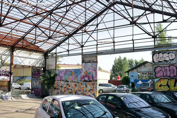 Darwin Bordeaux anciens hangars reconvertis en parkings | Photo 33-bordeaux.com