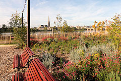 Parc Aux Angéliques en bordure de Garonne et face à la flèche Saint Michel  | Photo 33-bordeaux.com