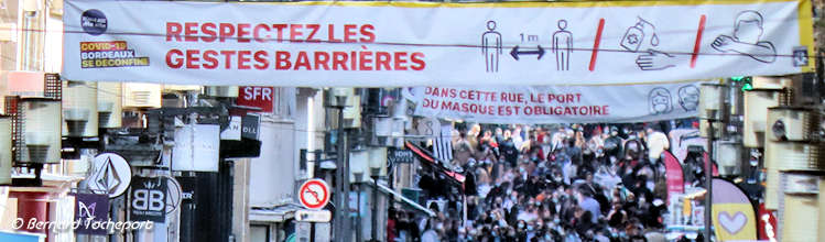 Foule et gestes barrières rue Sainte Catherine à Bordeaux | Photo Bernard Tocheport