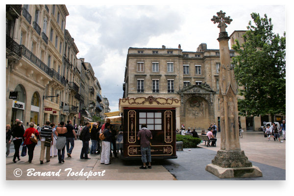 Bordeaux la rue Sainte Catherine et la place Saint Projet | Photo 33-bordeaux.com