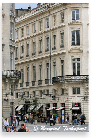 Bordeaux la rue Sainte Catherine à l'angle de la place de la Comédie | Photo 33-bordeaux.com