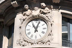 Bordeaux ornements sur horloge rue Sainte Catherine | Photo Bernard Tocheport