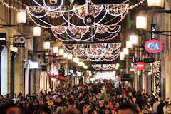 Bordeaux rue Sainte Catherine affluence sous les illuminations de Noël | Photo Bernard Tocheport