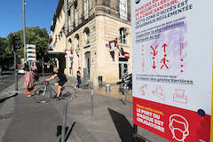 Bordeaux angle rue Sainte Catherine port du masque obligatoire | Photo Bernard Tocheport