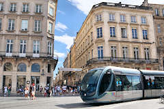 Bordeaux tram ligne A devant entrée rue Sainte Catherine | Photo Bernard Tocheport