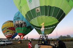 Essais de bruleurs avant décolage des montgolfières à Saint Emilion 